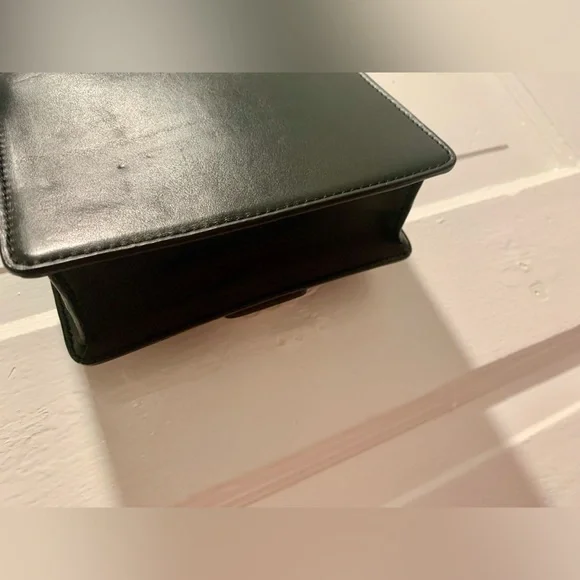 Elegant Black Handbag with Crystal Buckle - Picture 4 of 8